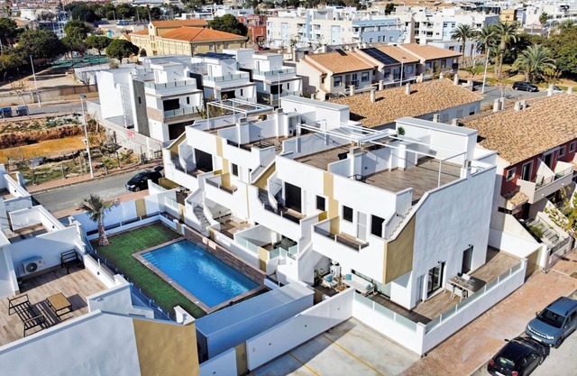 Top location! Stylish & sunny corner apartment near beach, nature & conviviality