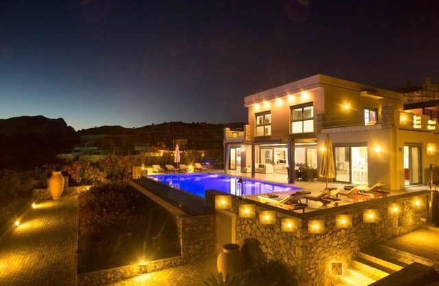 TOP LUXURY 5 BEDROOM VILLA WITH PRIVATE HEATED POOL AND TENNIS COURT IN PEFKOS
