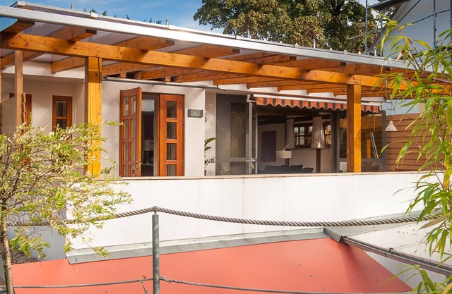 Top modern City Apartment at the University Hospital in a quiet green area