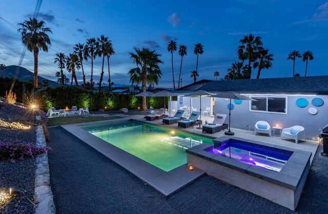 Top of the Cove - Fun Retro Vibe & Stunning Pool!