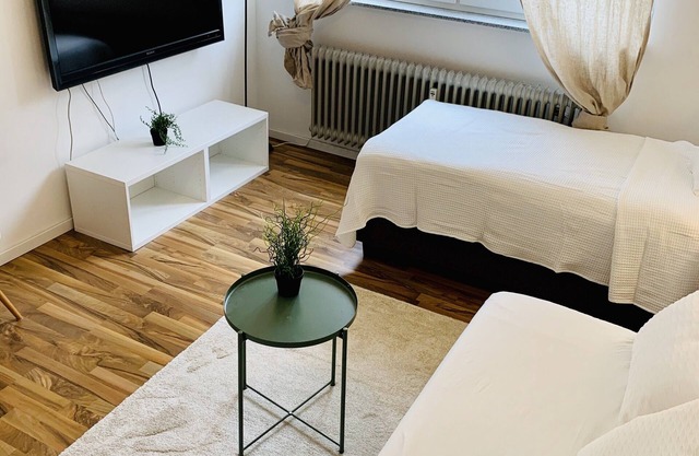 Top renovated apartment below the University Hospital Homburg/with kitchen and bathroom