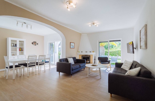 Top renovated townhouse with pool and sea access