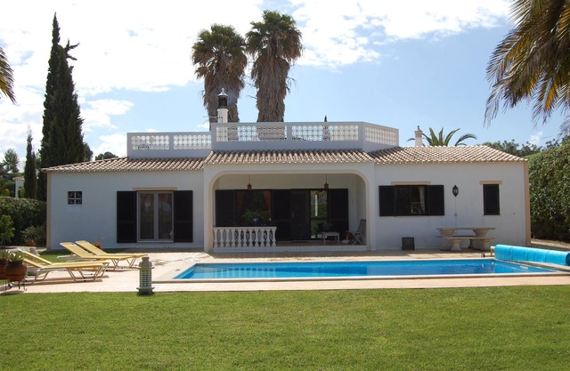 Top Villa At Short Distance Away From Famous Meia Praia Beaches.