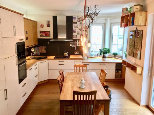 Top Wohnung in Stadtvilla mit Terrasse und Garten