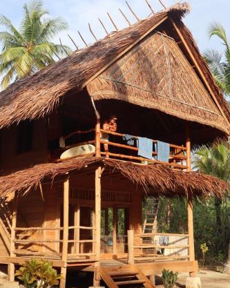 Toro Simalatcat - Private all inclusive, Accom, Food, 2x daily surf trips, guide, barrels