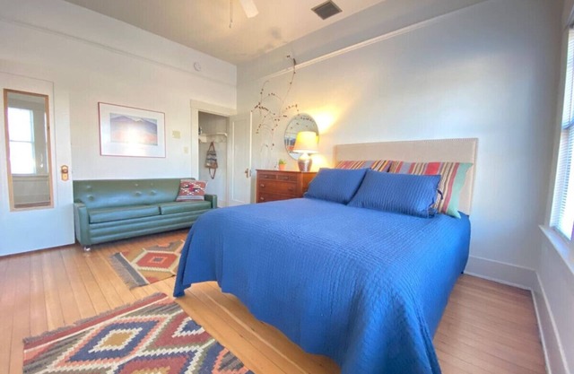 Total of 2 BR 2 BA/Your Own Duplex/Near U of A