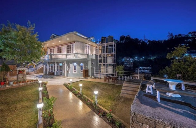 Tourist Villa | Lounge | Snooker | Meals | Valley View | Kasauli Hills