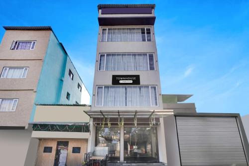 Townhouse Arvind Marg Pachamarhi