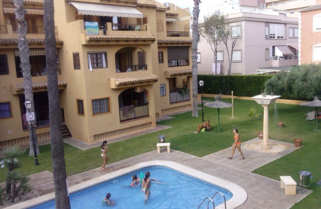 Townhouse with pool 3 'from the beach.