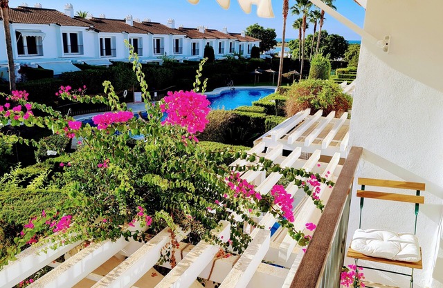 Townhouse with lawn/garden: Urb Punta Coral 1, El Rompido, Huelva, Andalusia