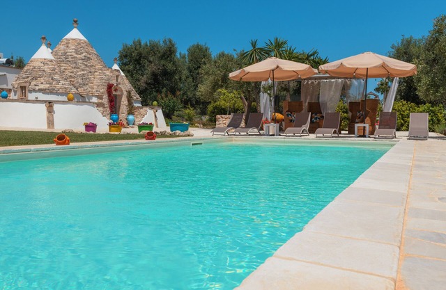 Traditional Round House with Wi-Fi, Air Conditioning, Pool & Garden