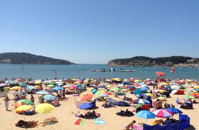 Traditional Portuguese Home Within Walking Distance To The Beach, With Wifi.