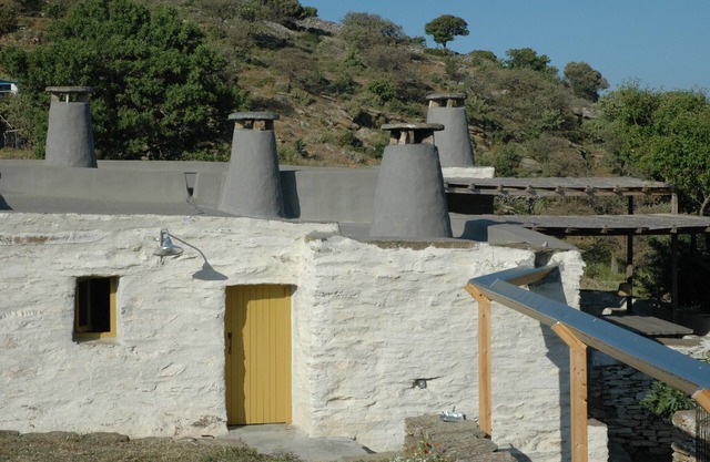 TRADITIONAL CYCLADIC FARMHOUSE IN KEA ISLAND, GREECE