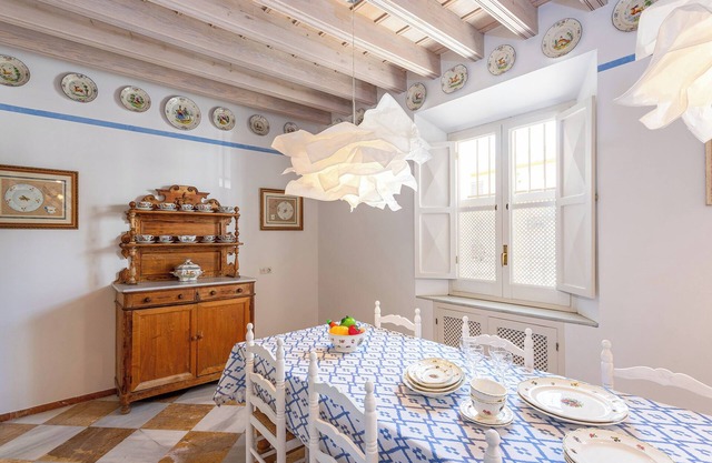 Traditional House With Private Terrace. Campamento