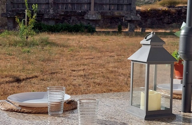 Traditional cottage mountain house in Arouca - large backyard field