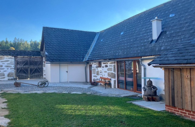 Traditional square farm In a quiet, natural location with a great atmosphere!