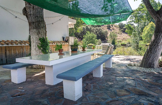 Traditional village house with large pool, in great countryside. Explore!