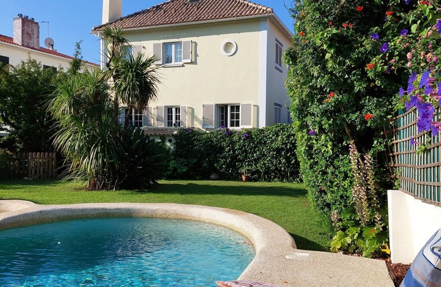 Traditional Villa with pool and garden 15 minutes walk to sea front & beaches.