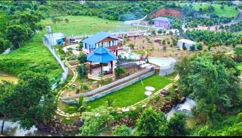 Trang trại Ven Suối 3000m2, Vườn Rau, Hồ Bơi, Thú cưng