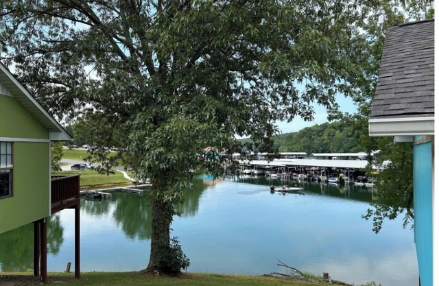 Tranquil 2-bedroom cabin in Winchester with WiFi and AC