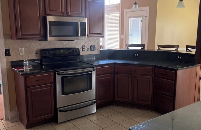 Tranquil 5-bedroom 3 bath spacious modern house.