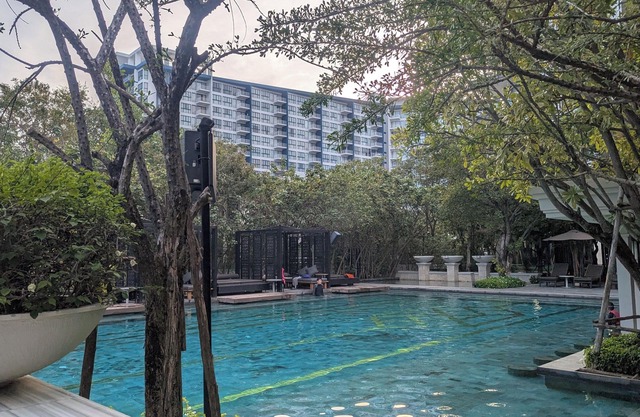 Tranquil Beachfront Escape : Luxury Within Reach