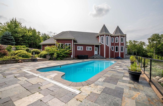 Tranquil Chateau on Moody Lake