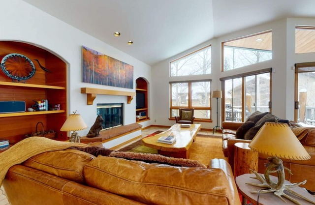 Tranquil Family Home - Relax to Gore Creek in Your Backyard!