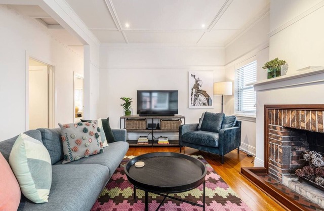 Tranquil Inner east Haven Moments from High Street