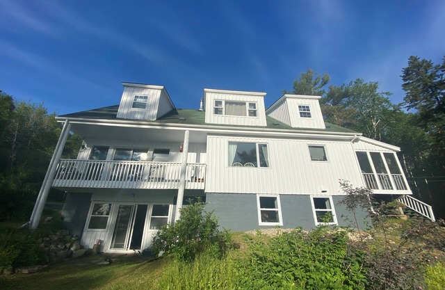 Tranquil Lakefront Property, Situated in the Heart of the South Shore