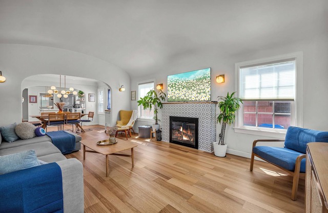 Tranquil & Light-Filled 3BR Retreat in El Sereno