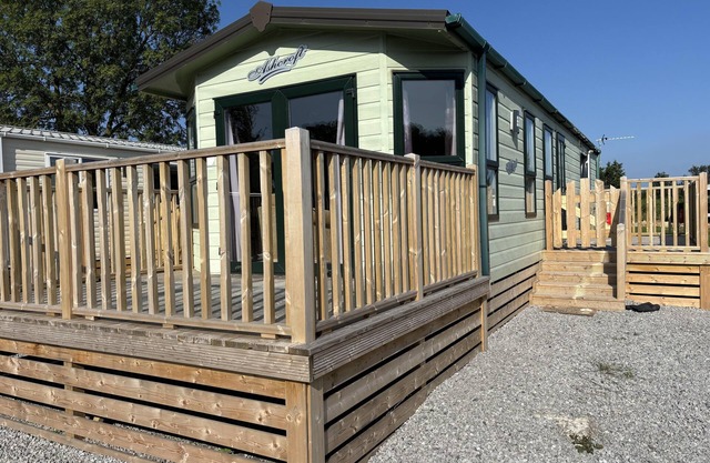 Tranquil Lodge, 2 Bed, Sleeps 4, Free Parking