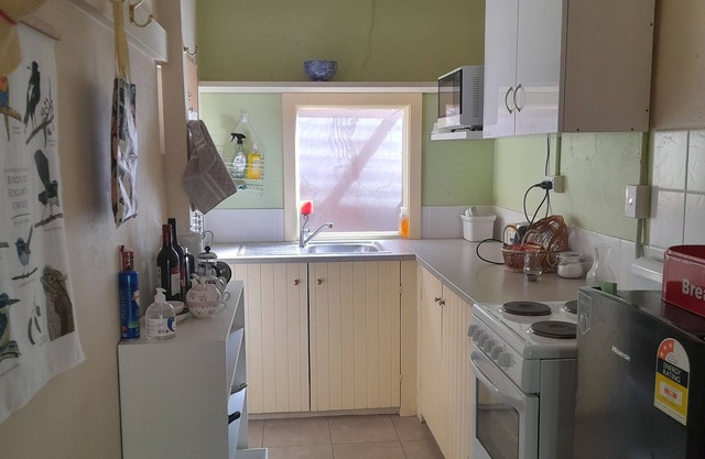 Tranquil nature retreat, 6 mins. drive to shops and seaside town