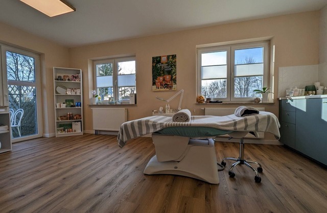 Tranquil Waterside Hideaway