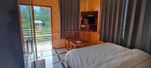 Trans River Guest House and Restaurant