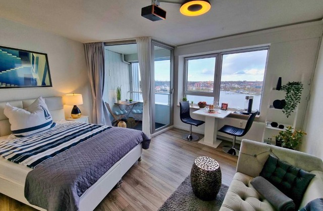 Traumblick! Mitten im Wasser, dem Himmel ganz nah!