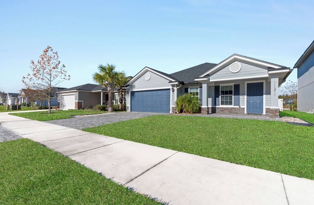 TREAT YOURSELFnSpacious 4-bedroom house with WiFi and AC in awesome Jacksonville