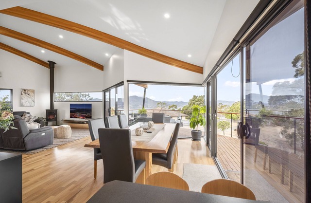 Tree Top Views - 4 Bedroom House