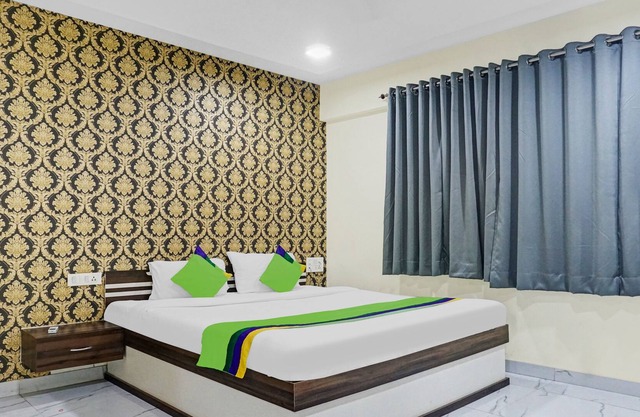 Treebo Trend Emerald Tree Chakan