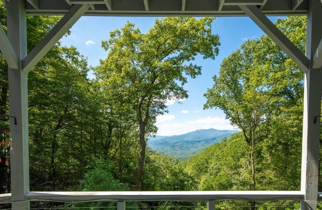 Treehaven 2BR/2.5 BA Upscale Home near Blowing Rock