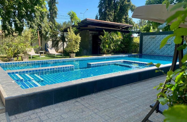 Treeside Guest House Resort