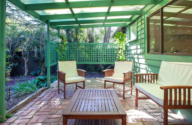 Treetops Silvan Sanctuary Cottage: 2 BR, 1.5 BA Cottage in Silvan, Sleeps 3