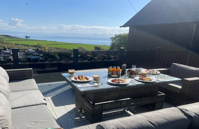 Tremfan Gorwel - a sea view that sleeps 4 guests in 2 bedrooms