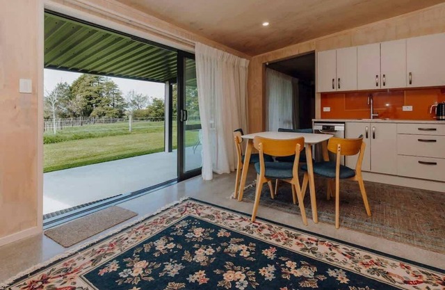 Tremorne Stay: Peaceful Couples Retreat