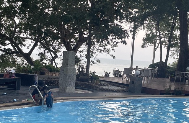 TRIPLET Suite Rayong Seaview Situated in rayong, just 100m from Private Beach,