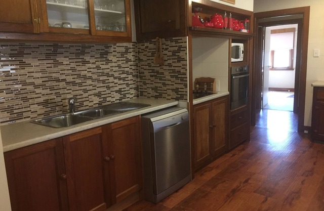 Trippypossums House- 3 bedrooms , Free WIFI, Close to city centre