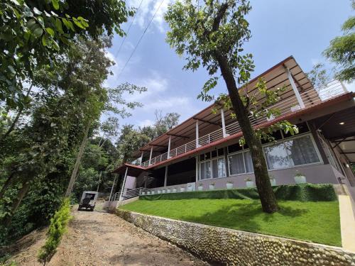 Tropica Retreat by Dazzle Destinations - Private Waterfalls, Private Rooms and Bonfire