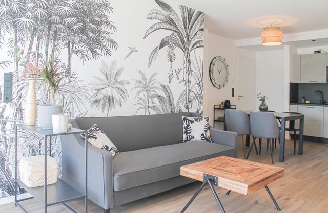 Tropical Apartment - für Freunde & Familien, stadtnah, Parkplatz, E-Ladestation, Gitterbox für Fahrräder, Fitnessstudio, digitale Gästemappe mit Restaurant- und Unternehmenstipps