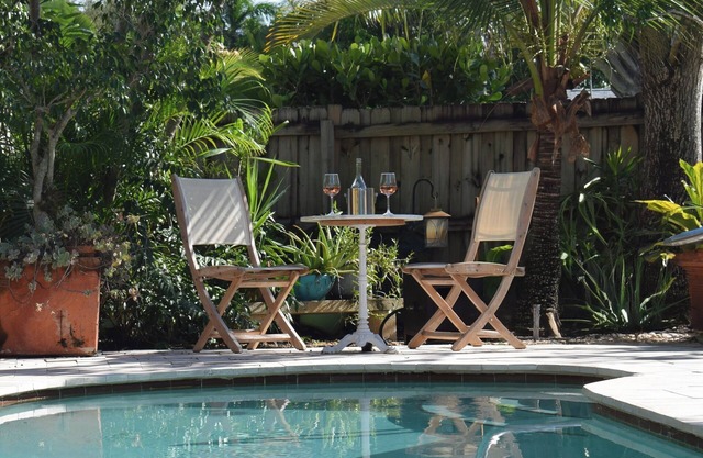 Tropical Escape 3-bedroom house in North Palm Beach with Saltwater Pool