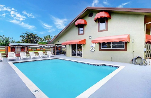 Tropical Oasis 6BR/4BR Villa Pool & Billiard Room